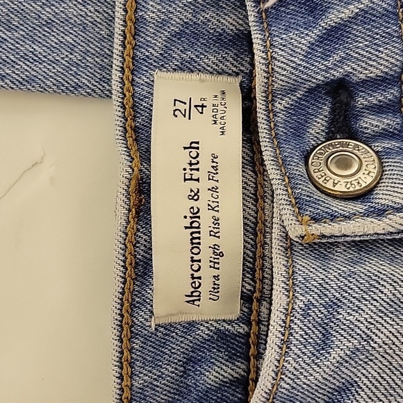 Abercrombie and Fitch, women's sz 27/4 ultra high rise kick flare jeans - Picture 4 of 5